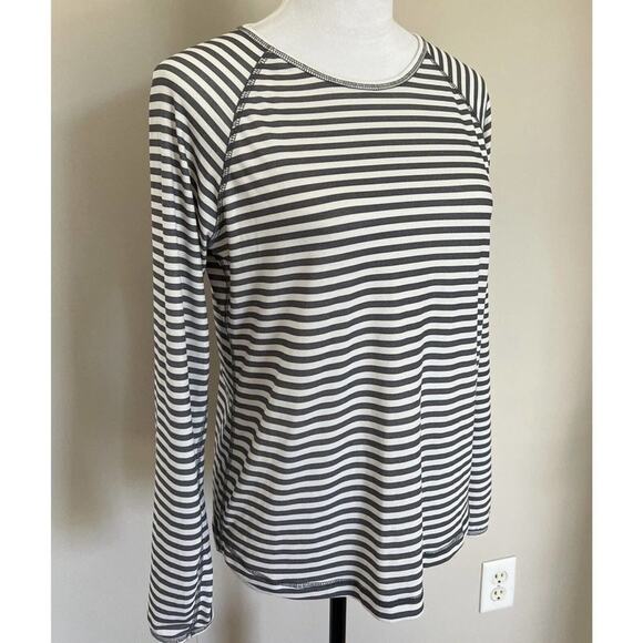 Orvis Striped Long Sleeve Top Crew Neck Gray White Casual Everyday Style - Picture 2 of 6